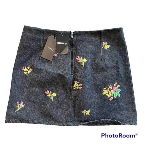 Very J Forever 21 Black Denim Floral Embroidered Skirt Size Large 100% Cotton - Picture 7 of 8